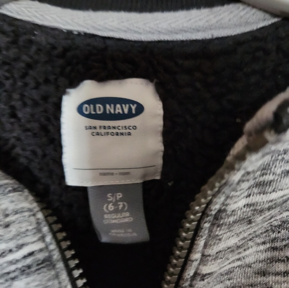 Boys Old Navy Sweatshirt - Picture 4 of 6